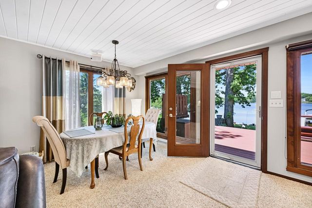 7926 E Long Lake DRIVE, Waterford, WI 53185