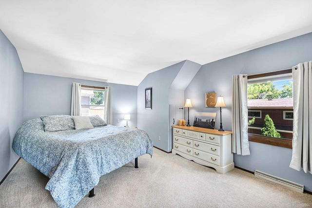 7926 E Long Lake DRIVE, Waterford, WI 53185