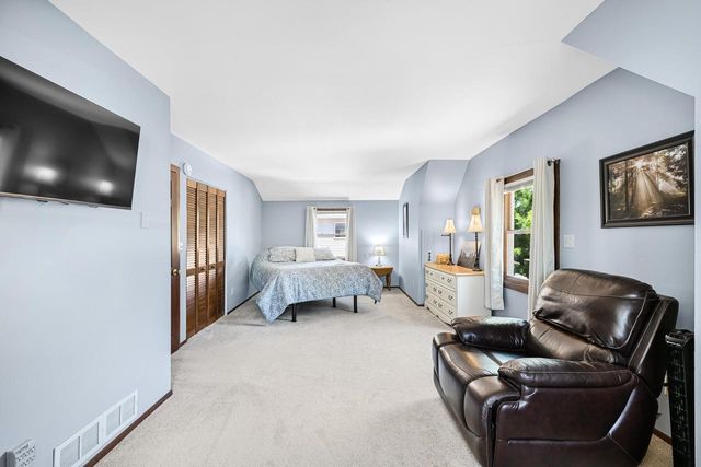7926 E Long Lake DRIVE, Waterford, WI 53185