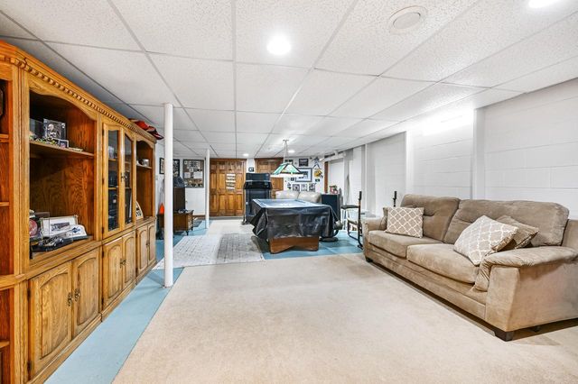 7926 E Long Lake DRIVE, Waterford, WI 53185