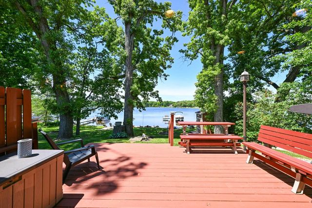 7926 E Long Lake DRIVE, Waterford, WI 53185