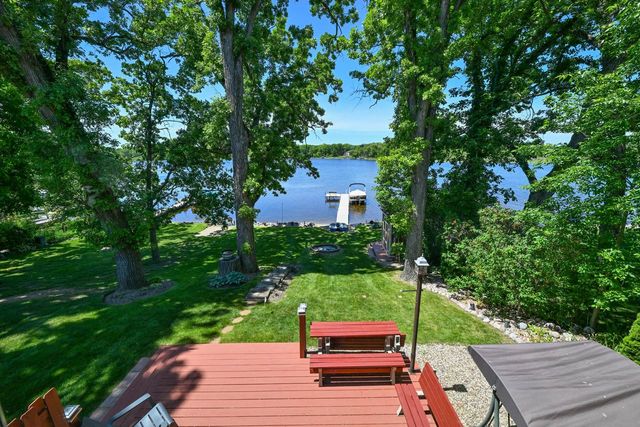 7926 E Long Lake DRIVE, Waterford, WI 53185