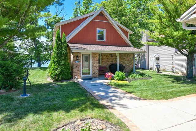 7926 E Long Lake DRIVE, Waterford, WI 53185