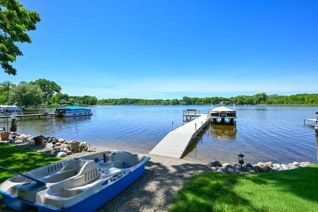 7926 E Long Lake DRIVE, Waterford, WI 53185