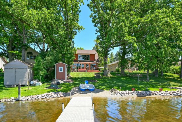 7926 E Long Lake DRIVE, Waterford, WI 53185