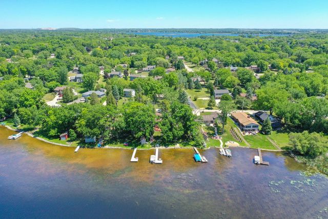 7926 E Long Lake DRIVE, Waterford, WI 53185