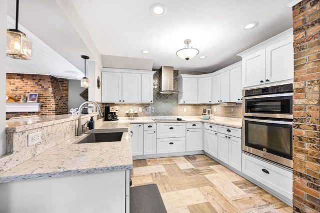 7926 E Long Lake DRIVE, Waterford, WI 53185