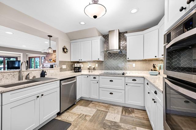 7926 E Long Lake DRIVE, Waterford, WI 53185