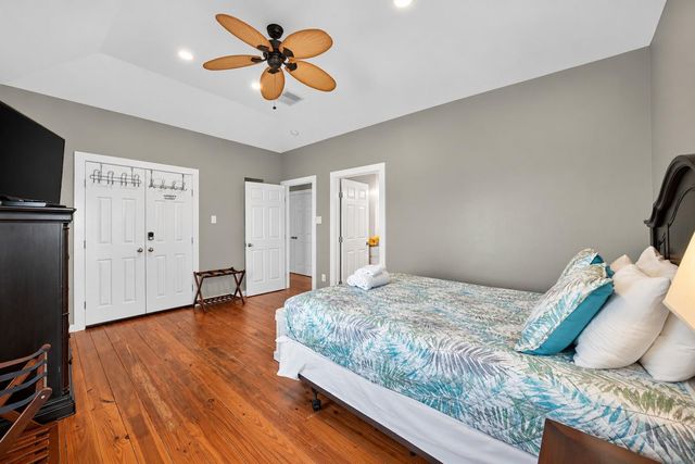 18607 Warrior Road, Galveston, TX 77554