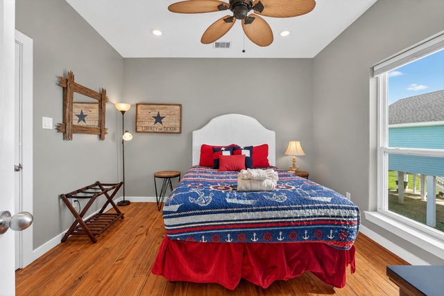 18607 Warrior Road, Galveston, TX 77554