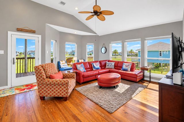 18607 Warrior Road, Galveston, TX 77554