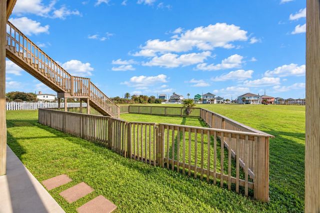 18607 Warrior Road, Galveston, TX 77554