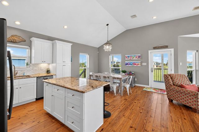 18607 Warrior Road, Galveston, TX 77554