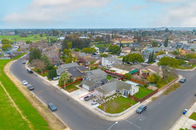 628 Crater Ave, Modesto, CA 95351