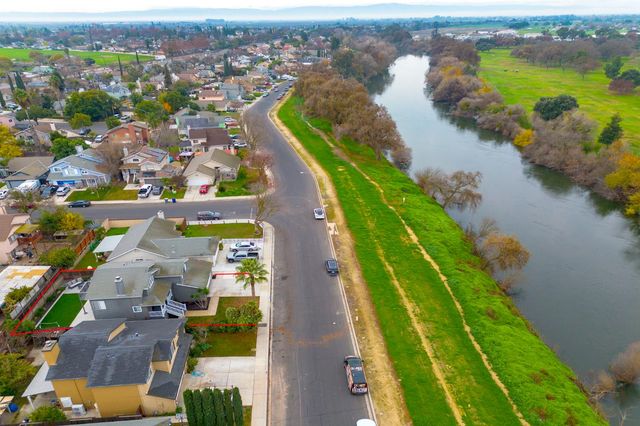 628 Crater Ave, Modesto, CA 95351