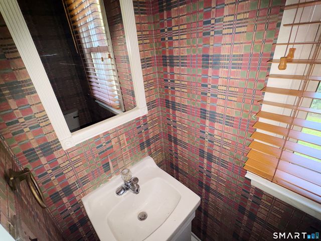 75 Saltonstall Parkway 22, East Haven, CT 06512