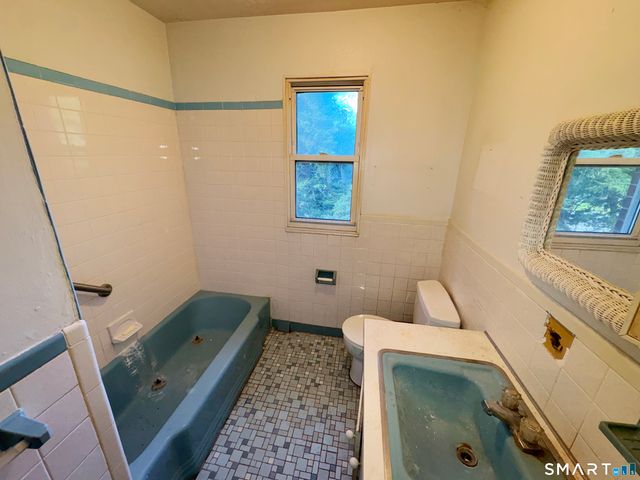 75 Saltonstall Parkway 22, East Haven, CT 06512