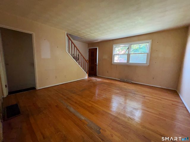 75 Saltonstall Parkway 22, East Haven, CT 06512