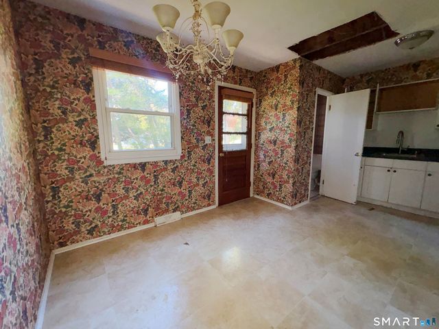 75 Saltonstall Parkway 22, East Haven, CT 06512