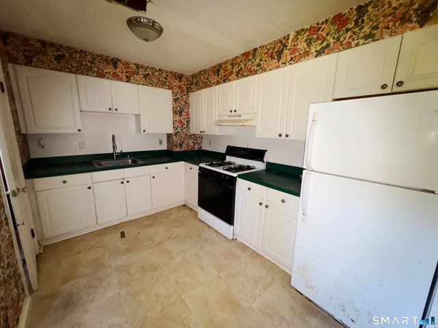 75 Saltonstall Parkway 22, East Haven, CT 06512