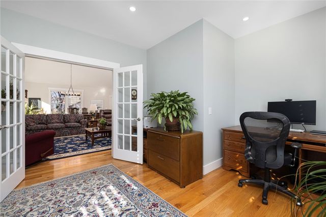 35 Abbey Road, South Kingstown, RI 02879