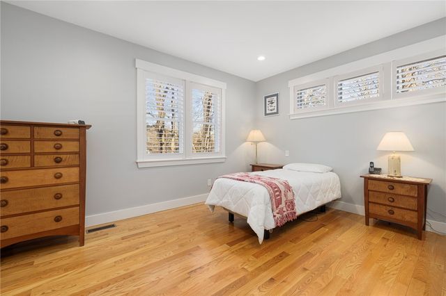35 Abbey Road, South Kingstown, RI 02879