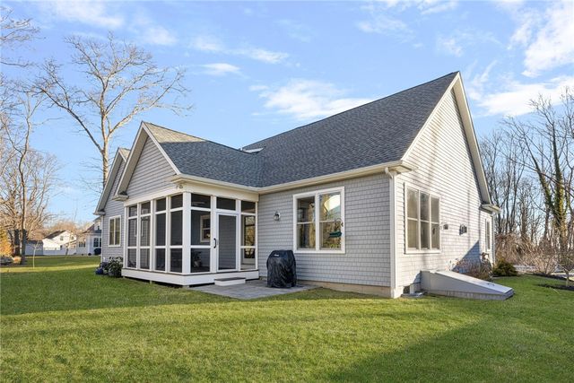 35 Abbey Road, South Kingstown, RI 02879