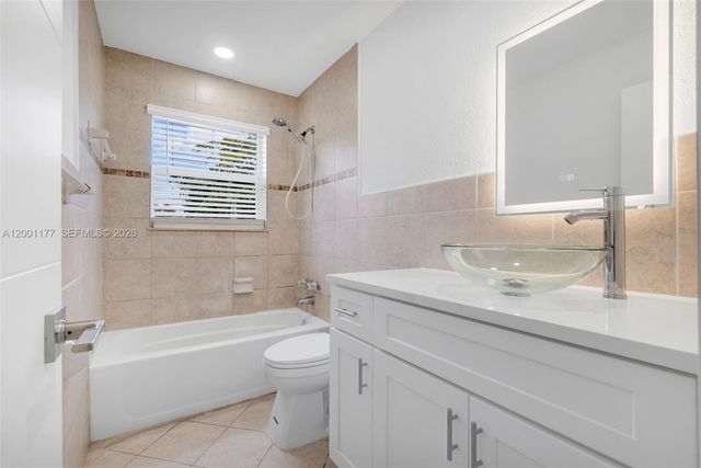 810 SW 14th Ct, Deerfield Beach, FL 33441