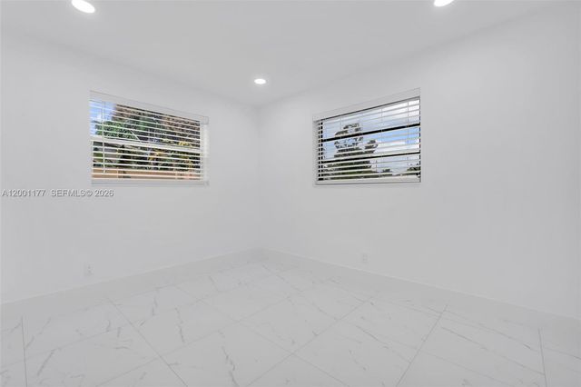 810 SW 14th Ct, Deerfield Beach, FL 33441