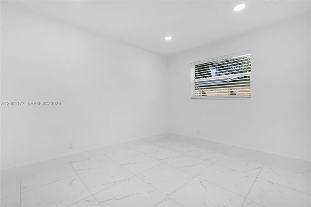 810 SW 14th Ct, Deerfield Beach, FL 33441