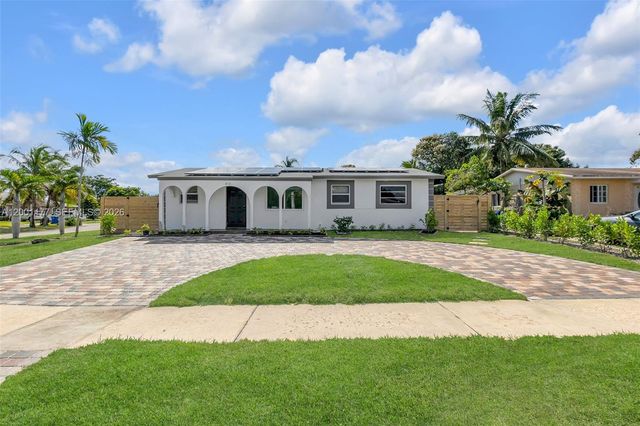 810 SW 14th Ct, Deerfield Beach, FL 33441