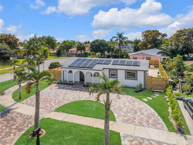 810 SW 14th Ct, Deerfield Beach, FL 33441