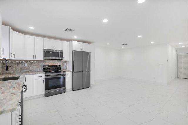 810 SW 14th Ct, Deerfield Beach, FL 33441