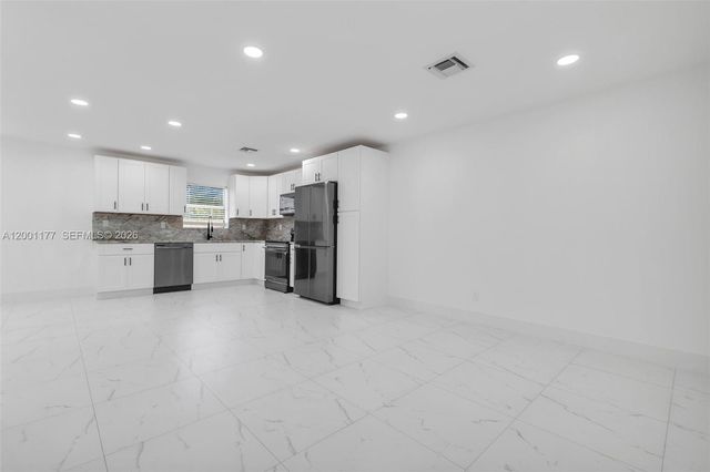 810 SW 14th Ct, Deerfield Beach, FL 33441