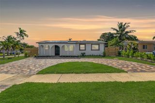 810 SW 14th Ct, Deerfield Beach, FL 33441
