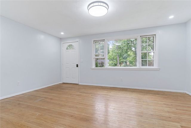 27 Douglas Circle, Smithfield, RI 02828