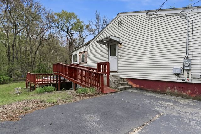 27 Douglas Circle, Smithfield, RI 02828