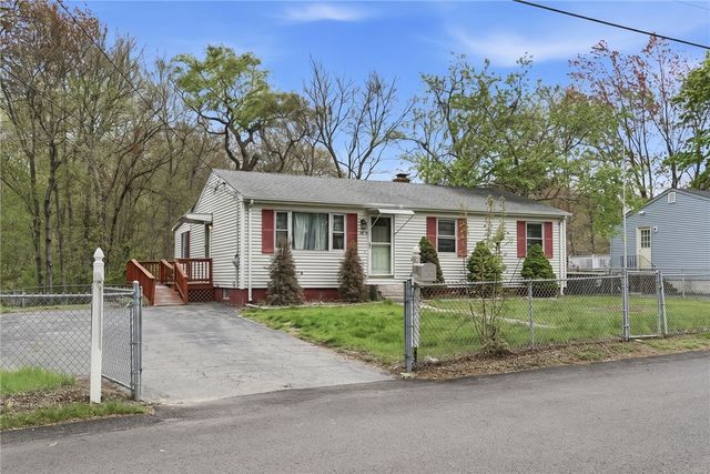 27 Douglas Circle, Smithfield, RI 02828