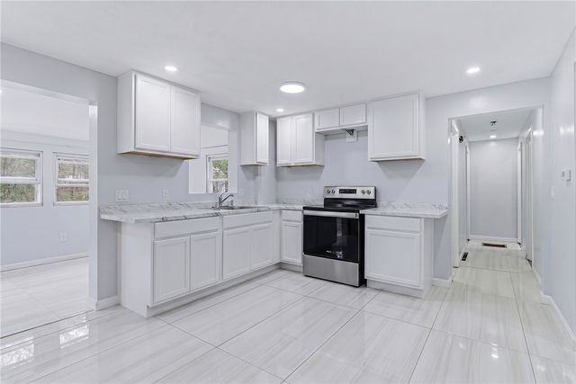 27 Douglas Circle, Smithfield, RI 02828