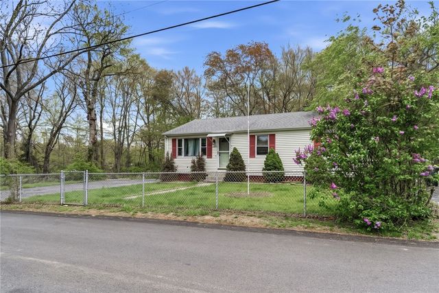 27 Douglas Circle, Smithfield, RI 02828