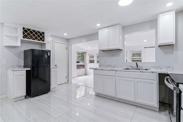 27 Douglas Circle, Smithfield, RI 02828