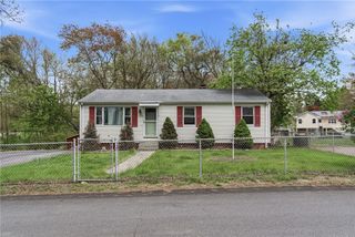 27 Douglas Circle, Smithfield, RI 02828