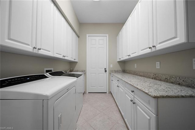2866 Cinnamon Bay CIR, Naples, FL 34119