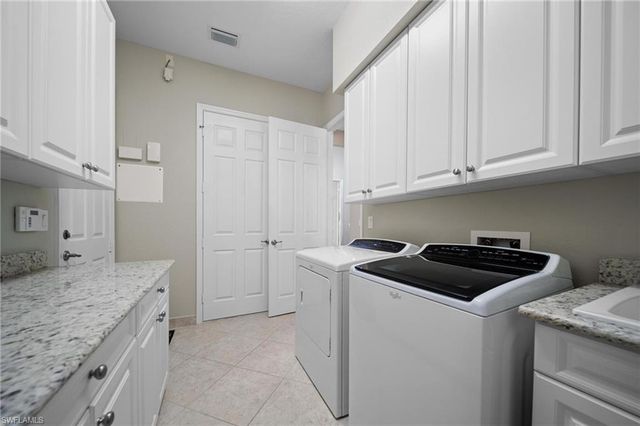 2866 Cinnamon Bay CIR, Naples, FL 34119