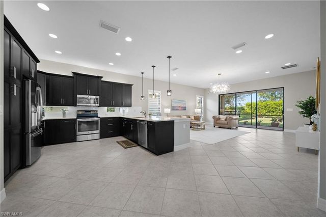 2866 Cinnamon Bay CIR, Naples, FL 34119