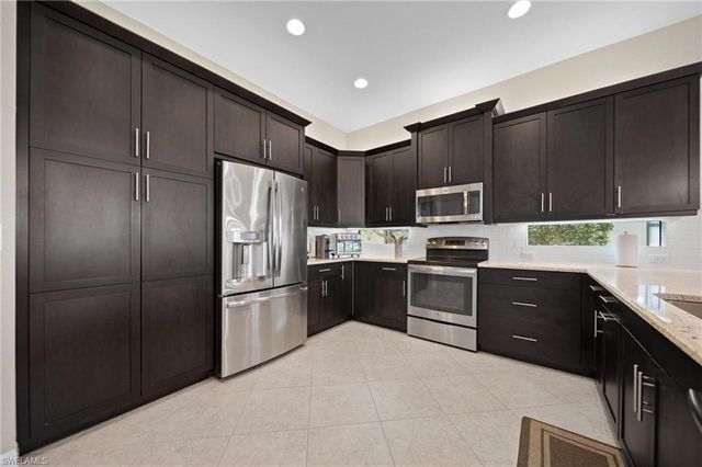 2866 Cinnamon Bay CIR, Naples, FL 34119