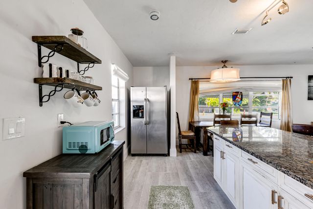 609 S Arnold Avenue S, Lantana, FL 33462