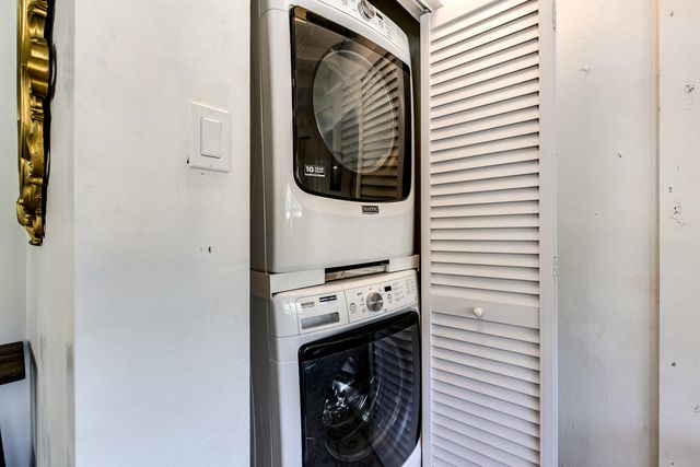 609 S Arnold Avenue S, Lantana, FL 33462