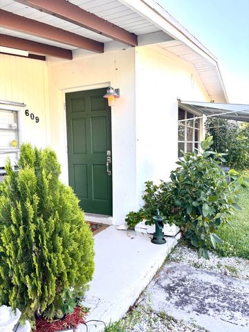 609 S Arnold Avenue, Lantana, FL 33462