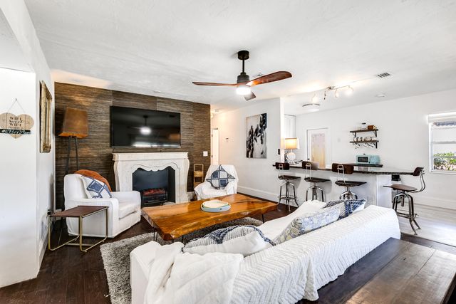 609 S Arnold Avenue S, Lantana, FL 33462